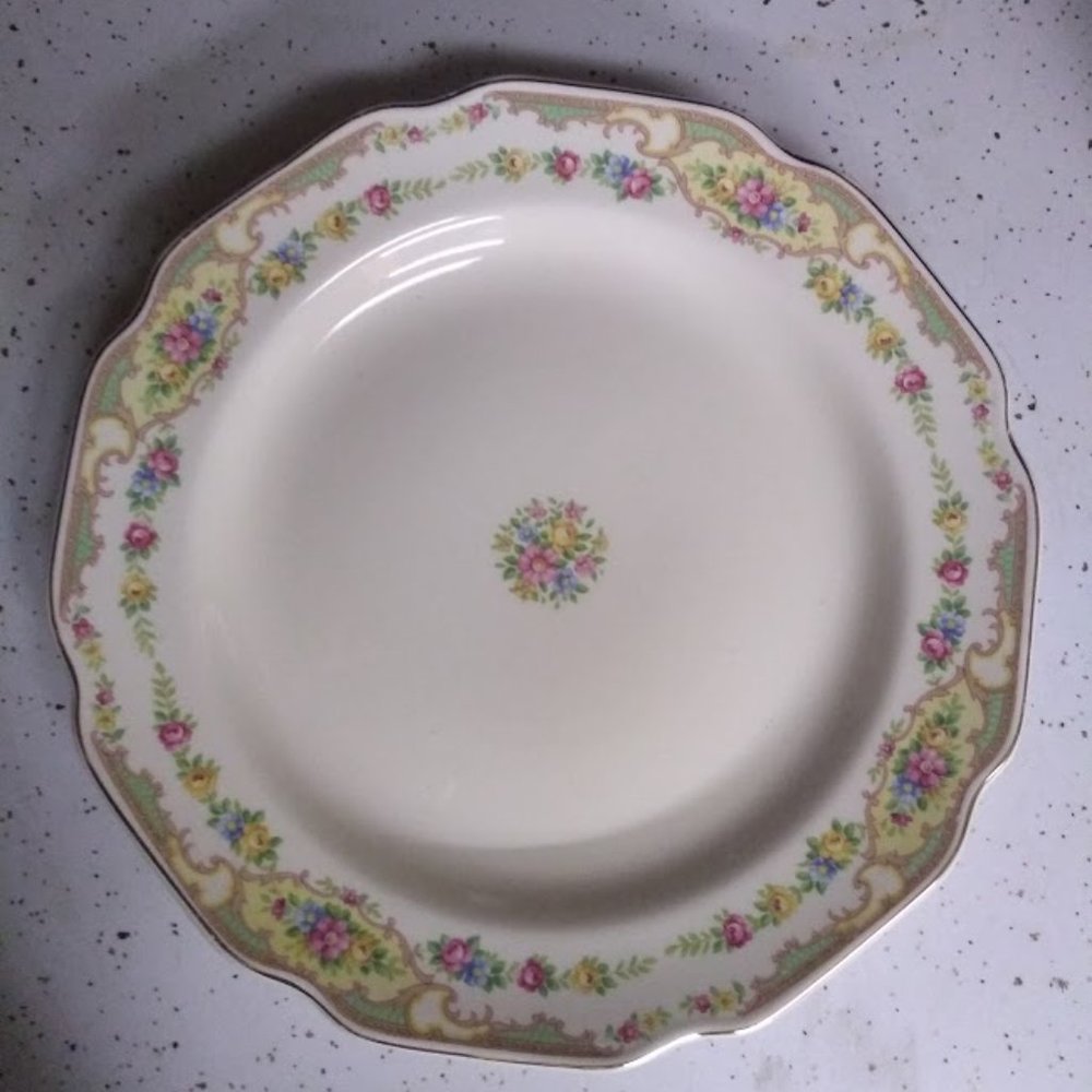 Mount Clemens Mildred Plate (with Center Floral)